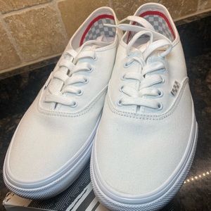Men’s Vans NEW IN BOX size 11